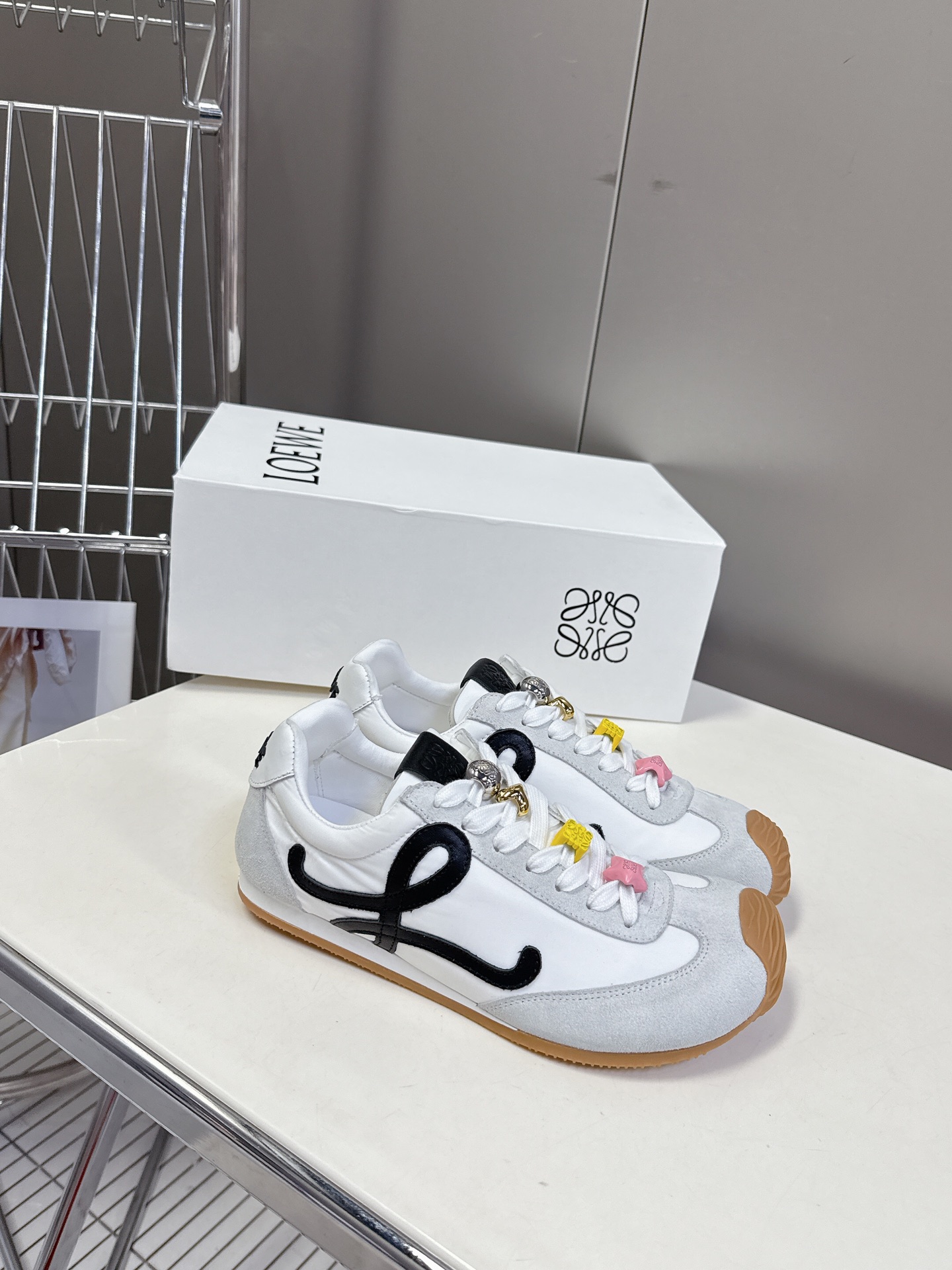 로에베 발레 러너 2.0 스웨이드 스니커즈 화이트