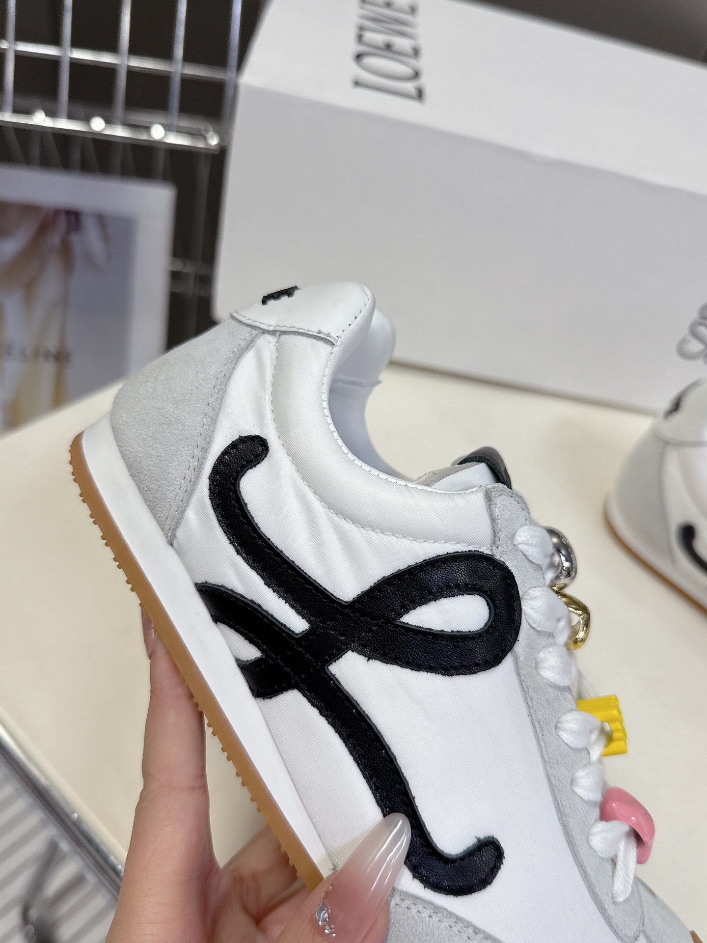 로에베 발레 러너 2.0 스웨이드 스니커즈 화이트