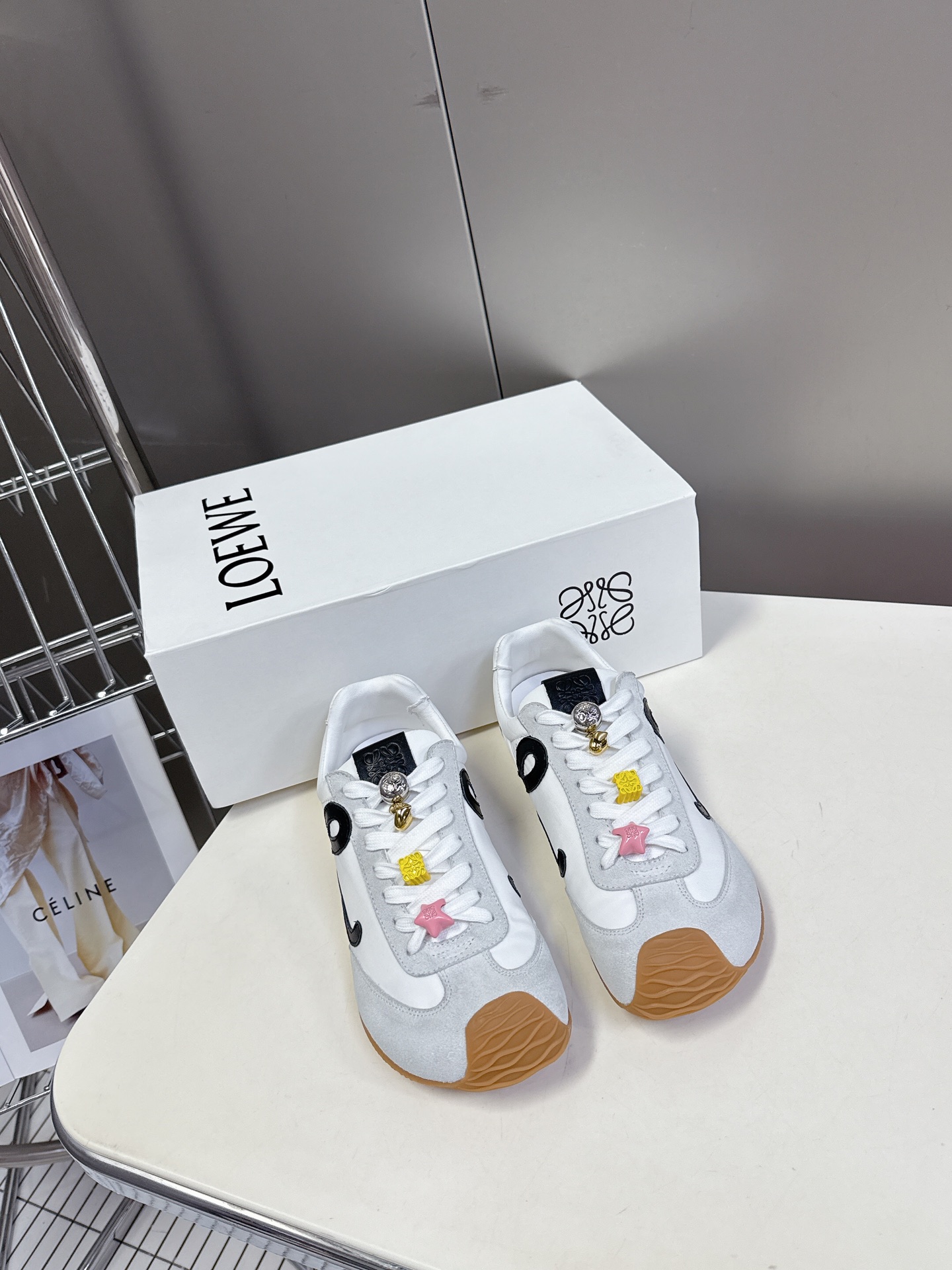 로에베 발레 러너 2.0 스웨이드 스니커즈 화이트