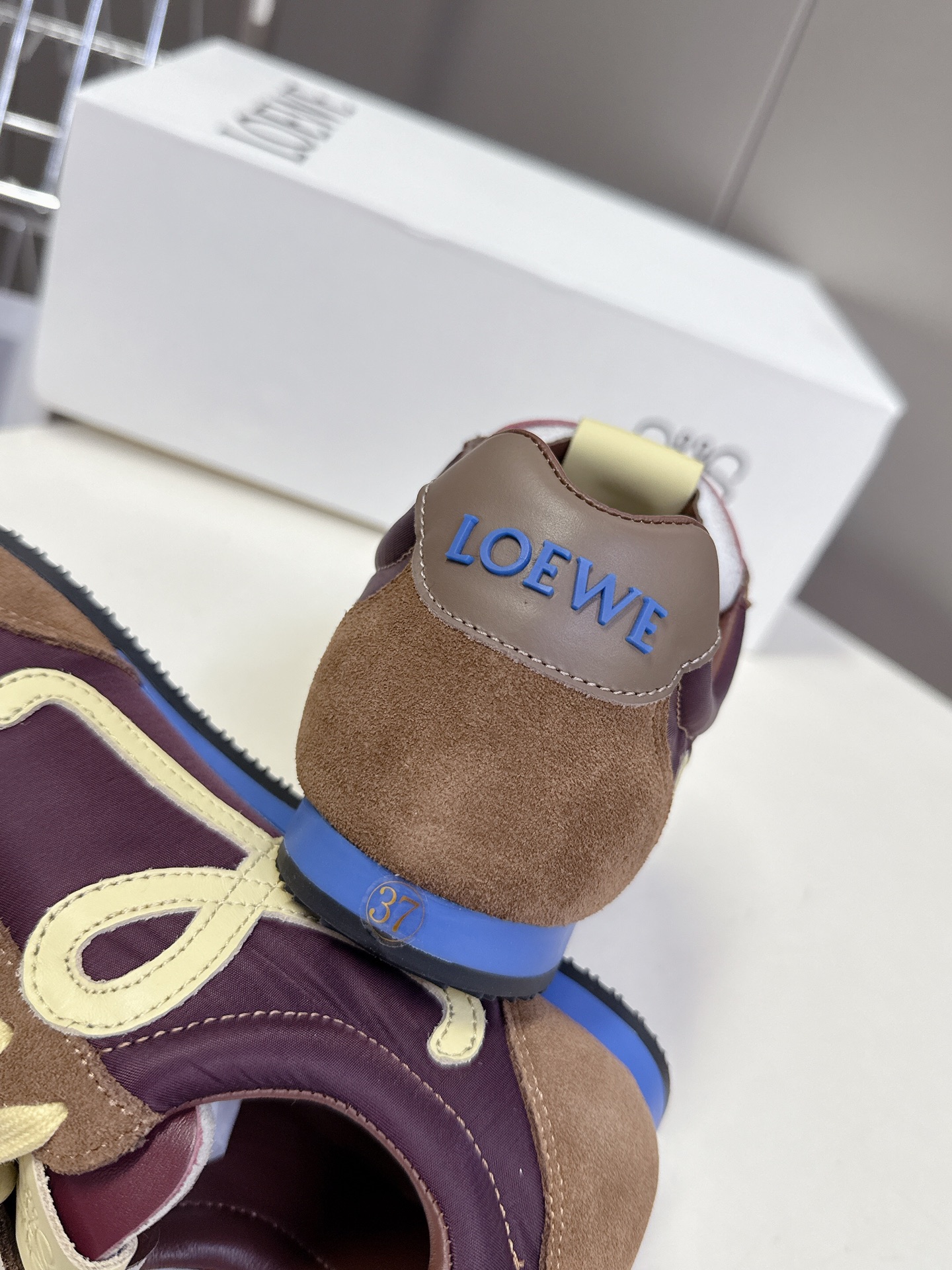 로에베 발레 러너 2.0 스웨이드 스니커즈 브라운