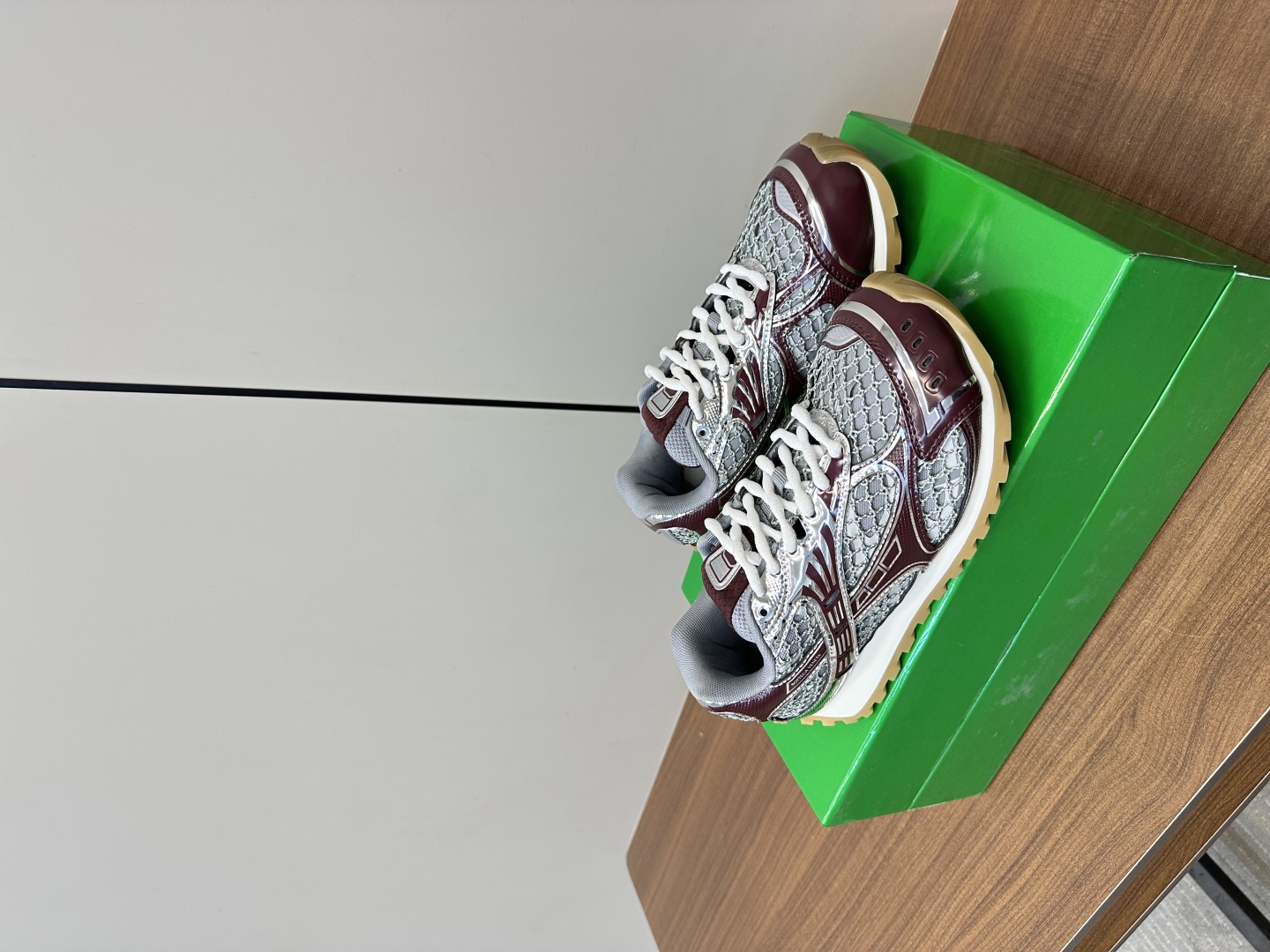 보테가베네타 오르빗 스니커즈 버건디