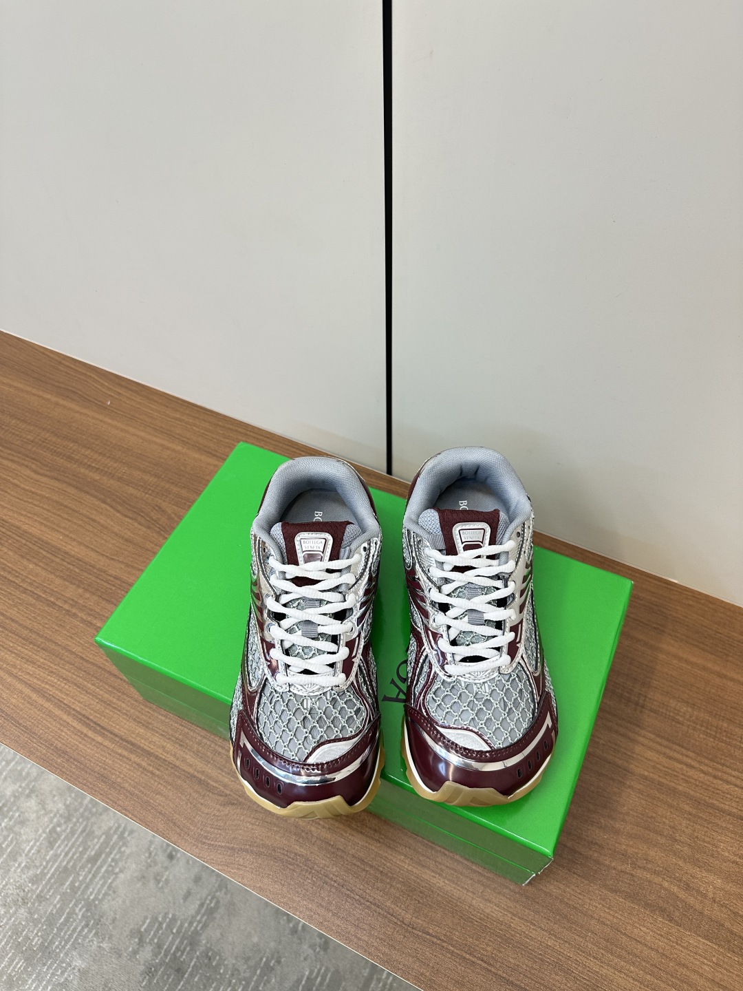 보테가베네타 오르빗 스니커즈 버건디