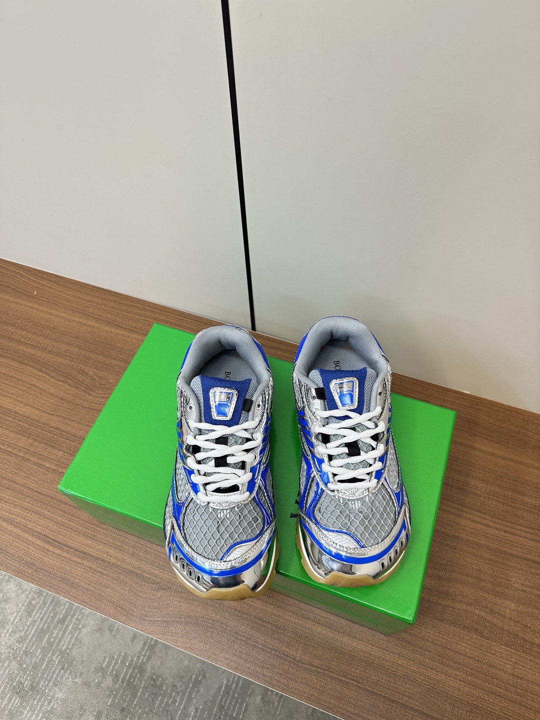 보테가베네타 오르빗 스니커즈 크루즈 블루