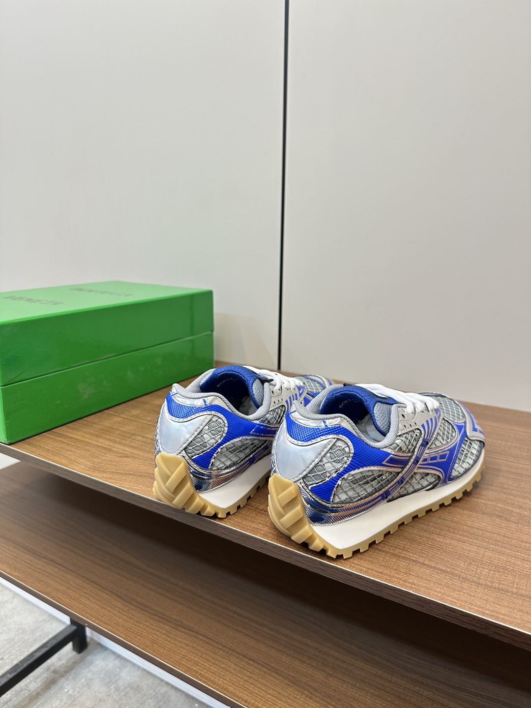 보테가베네타 오르빗 스니커즈 크루즈 블루