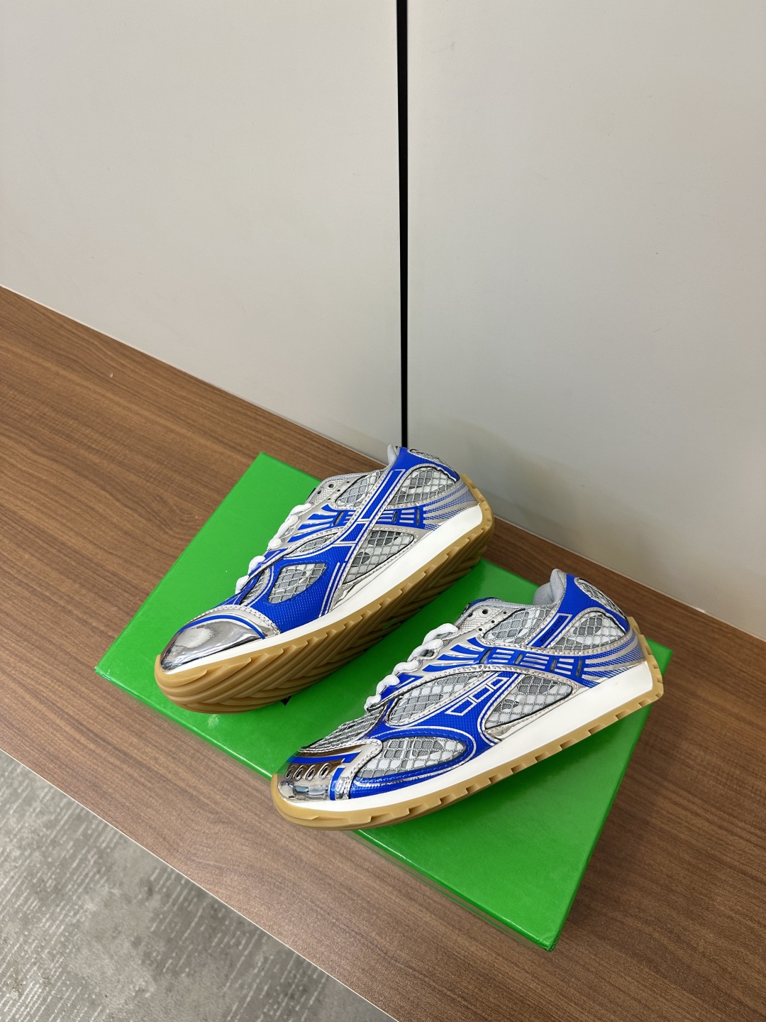 보테가베네타 오르빗 스니커즈 크루즈 블루