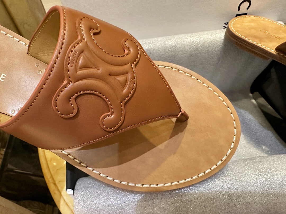 셀린느 22FW 탄 트리오페 플랫 통 플립플랍 샌들