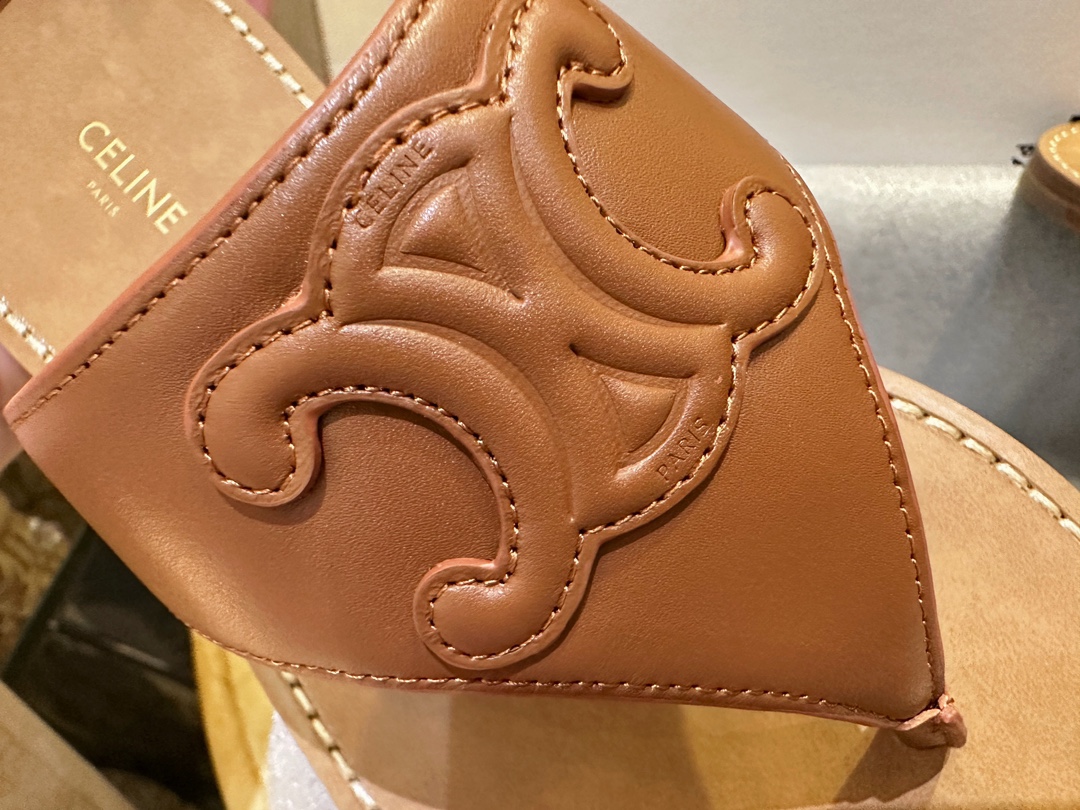 셀린느 22FW 탄 트리오페 플랫 통 플립플랍 샌들