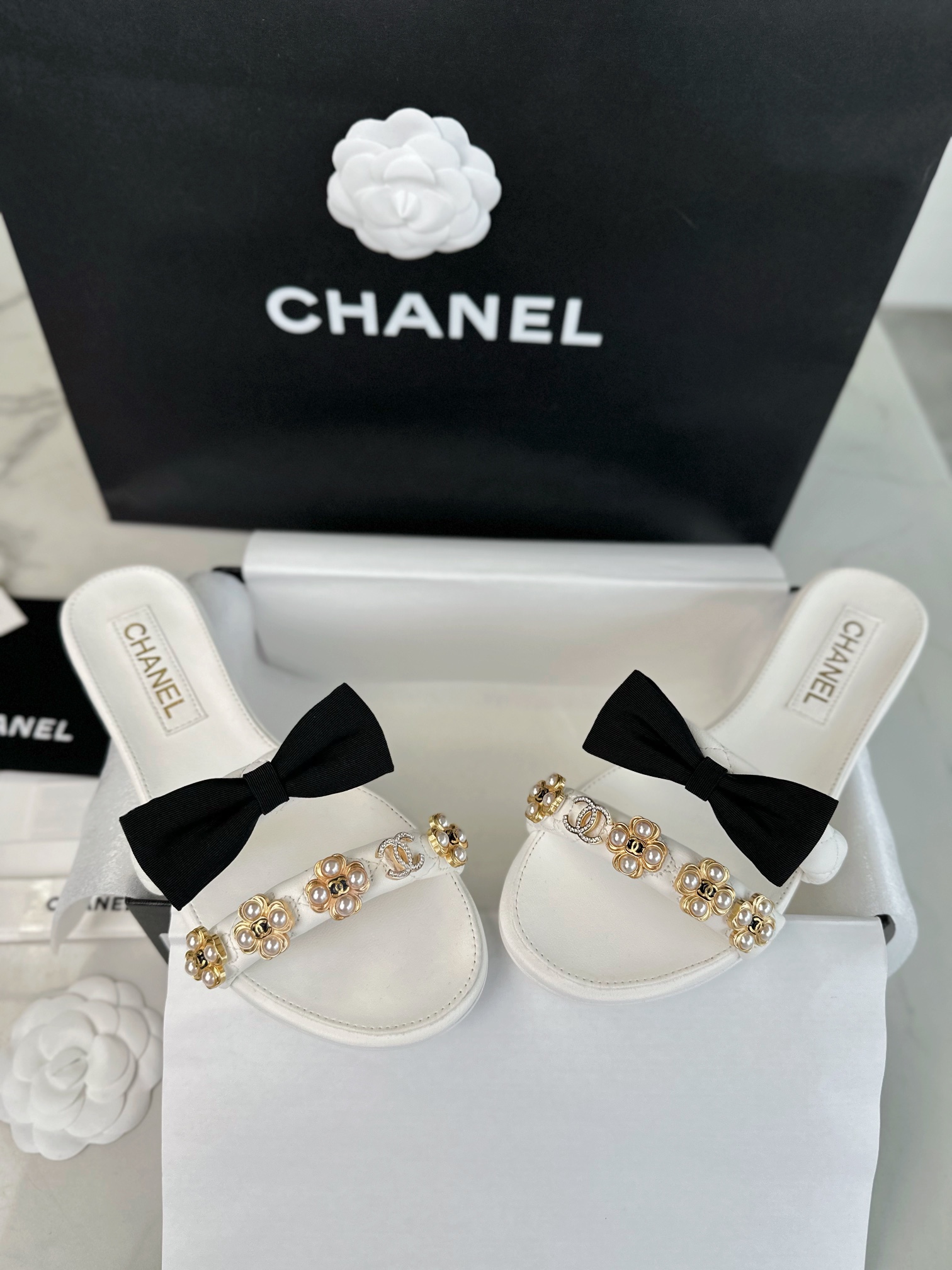 샤넬 에스파듀 벨크로 샌들 뮬 슬링백 화이트