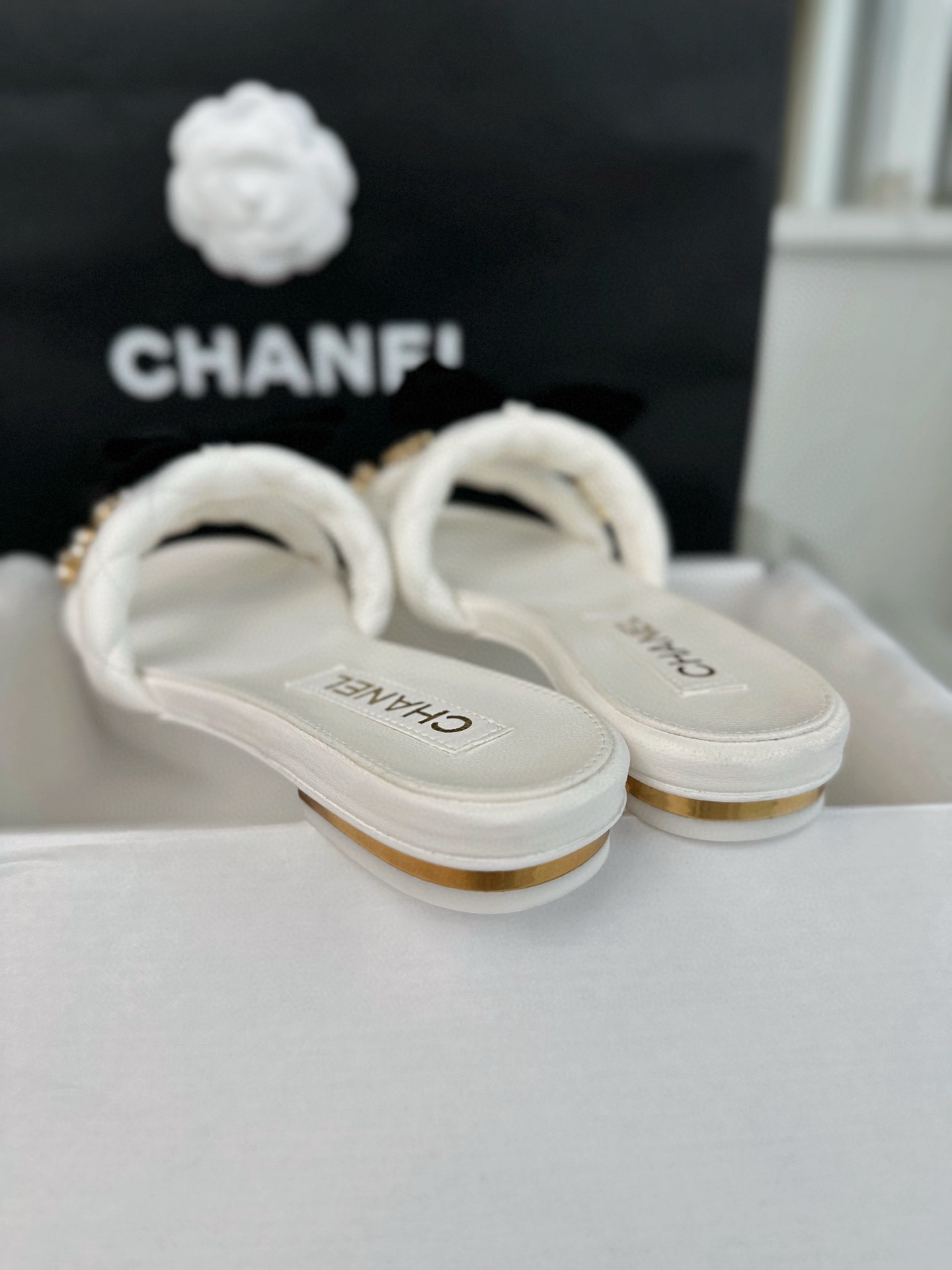 샤넬 에스파듀 벨크로 샌들 뮬 슬링백 화이트