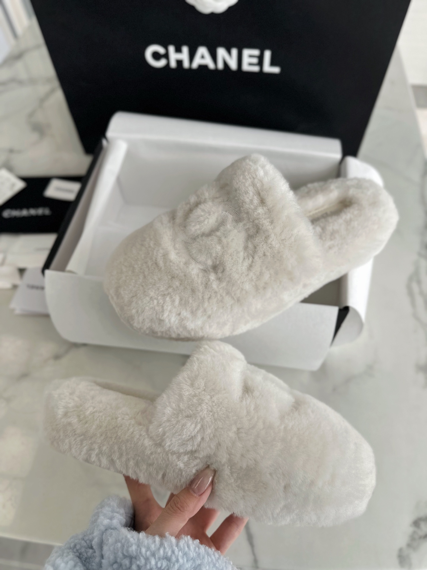 샤넬 시어링 테디 슬리퍼 화이트
