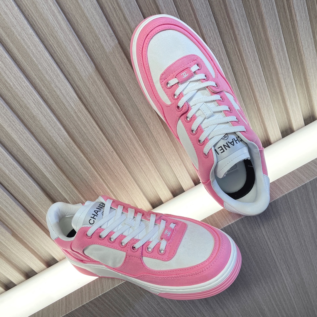 샤넬 스웨이드 키드스킨 & 핑크 화이트 스니커즈