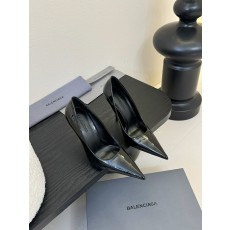 발렌시아가 25SS 유광 소가죽 하이힐