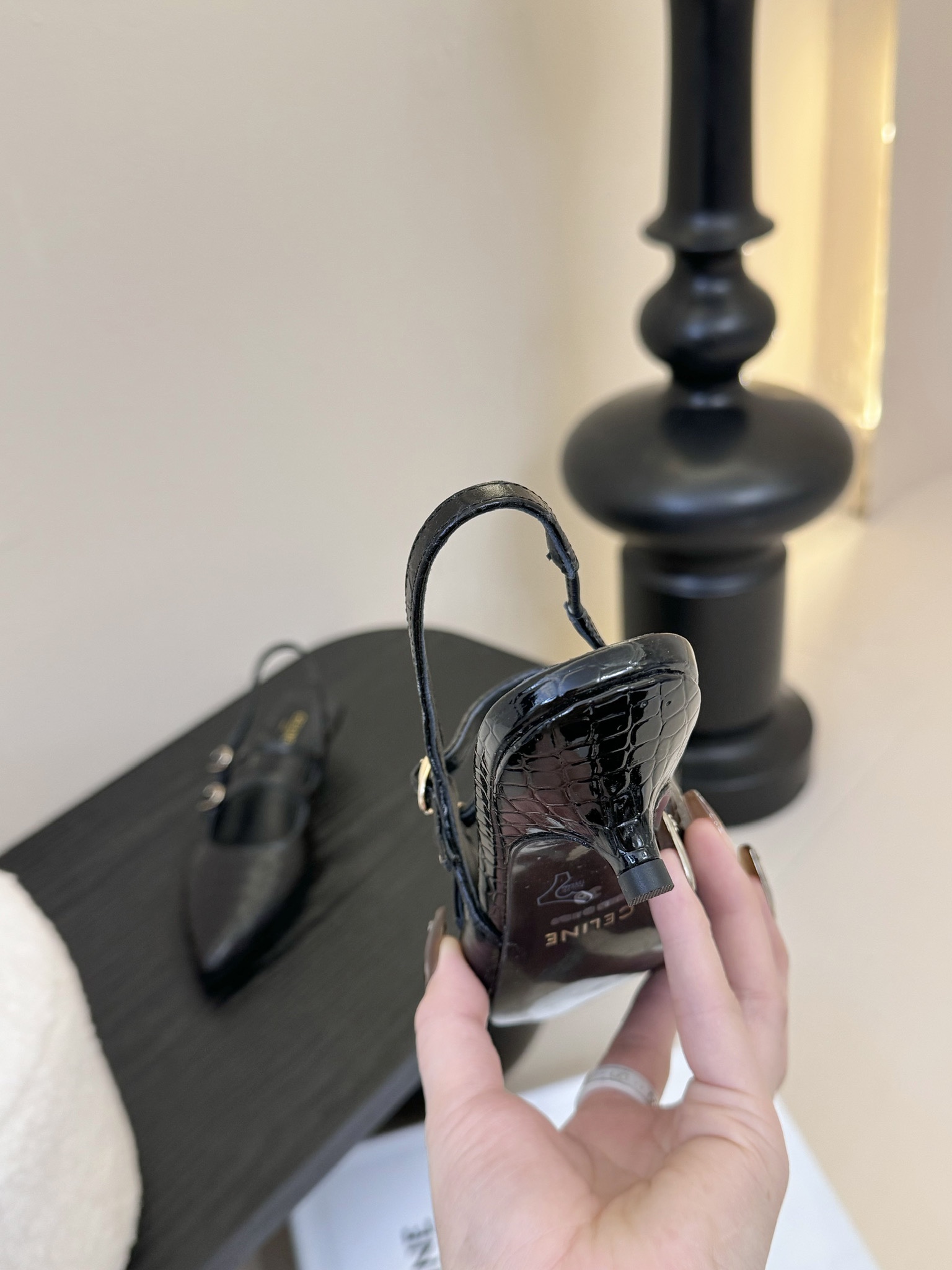 셀린느 25SS 오픈 무광 레더 샌들